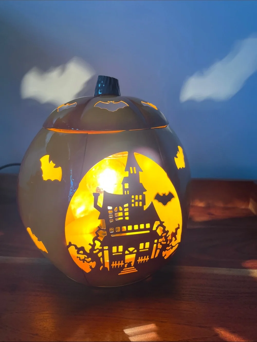 NIB • RETIRED PARANORMAL PUMPKIN SCENTSY WARMER